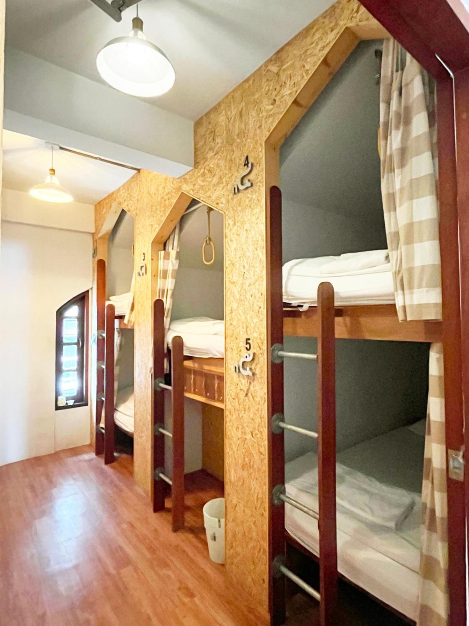 Barn & Bed Hostel Bangkok Esterno foto