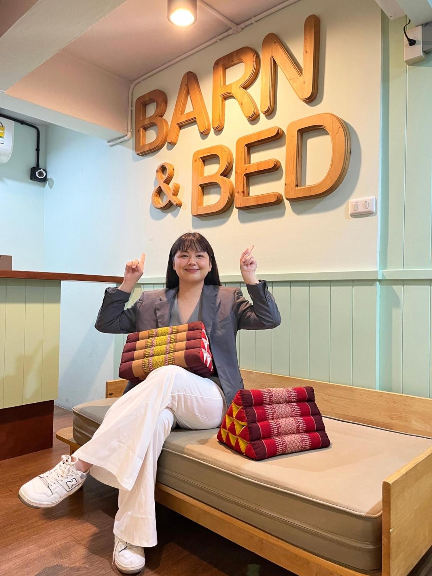 Barn & Bed Hostel Bangkok Esterno foto