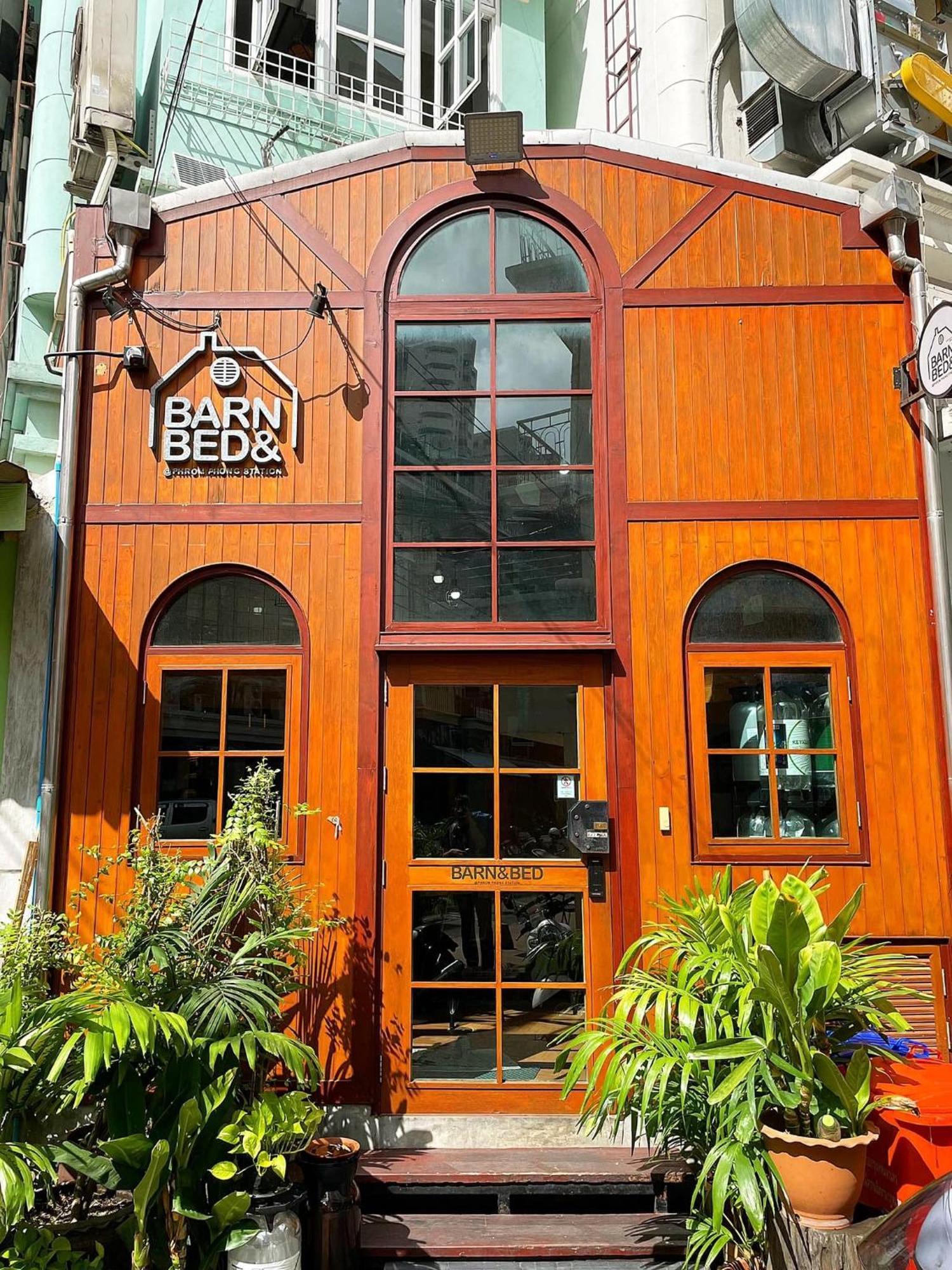 Barn & Bed Hostel Bangkok Esterno foto