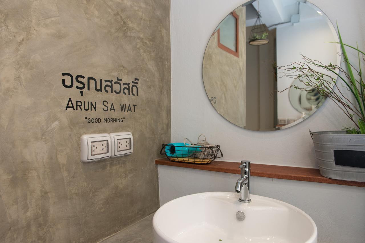 Barn & Bed Hostel Bangkok Esterno foto