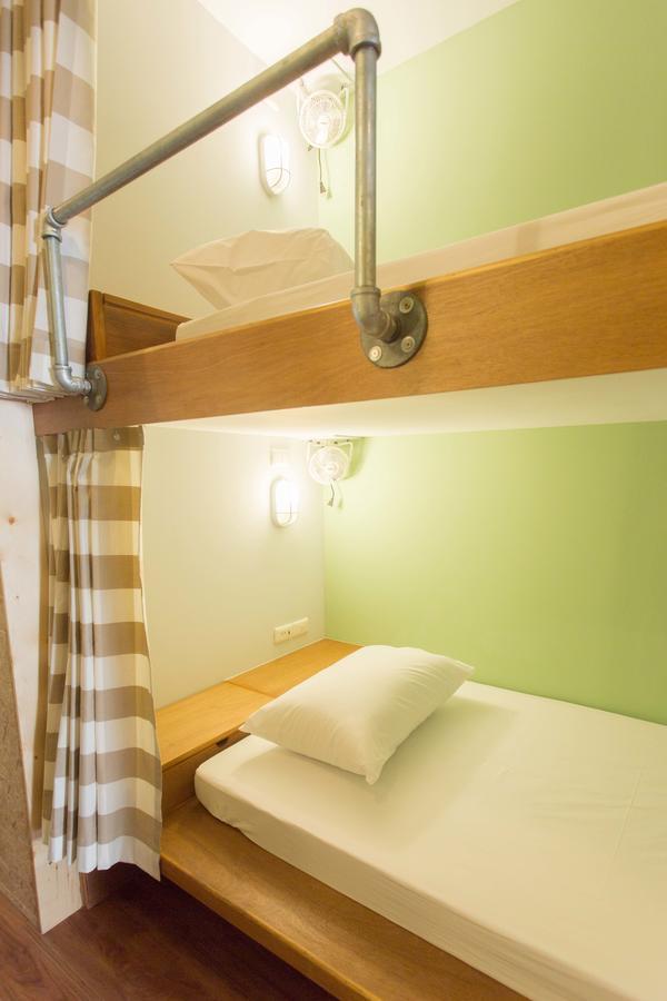 Barn & Bed Hostel Bangkok Esterno foto
