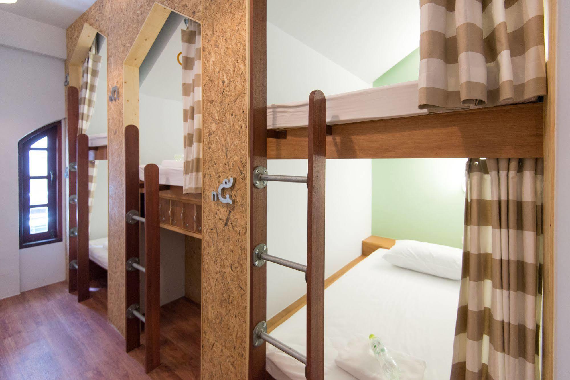 Barn & Bed Hostel Bangkok Esterno foto