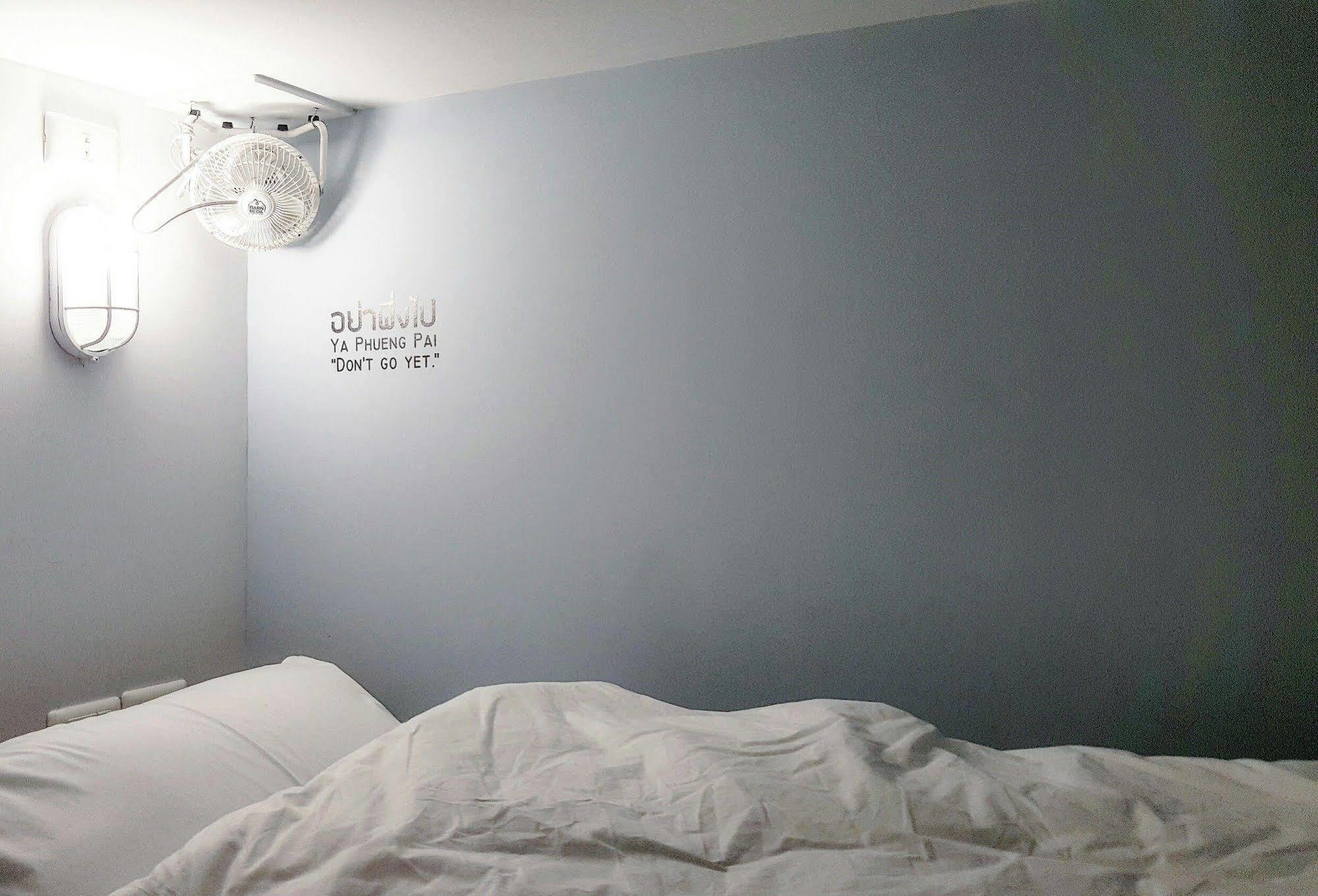 Barn & Bed Hostel Bangkok Esterno foto