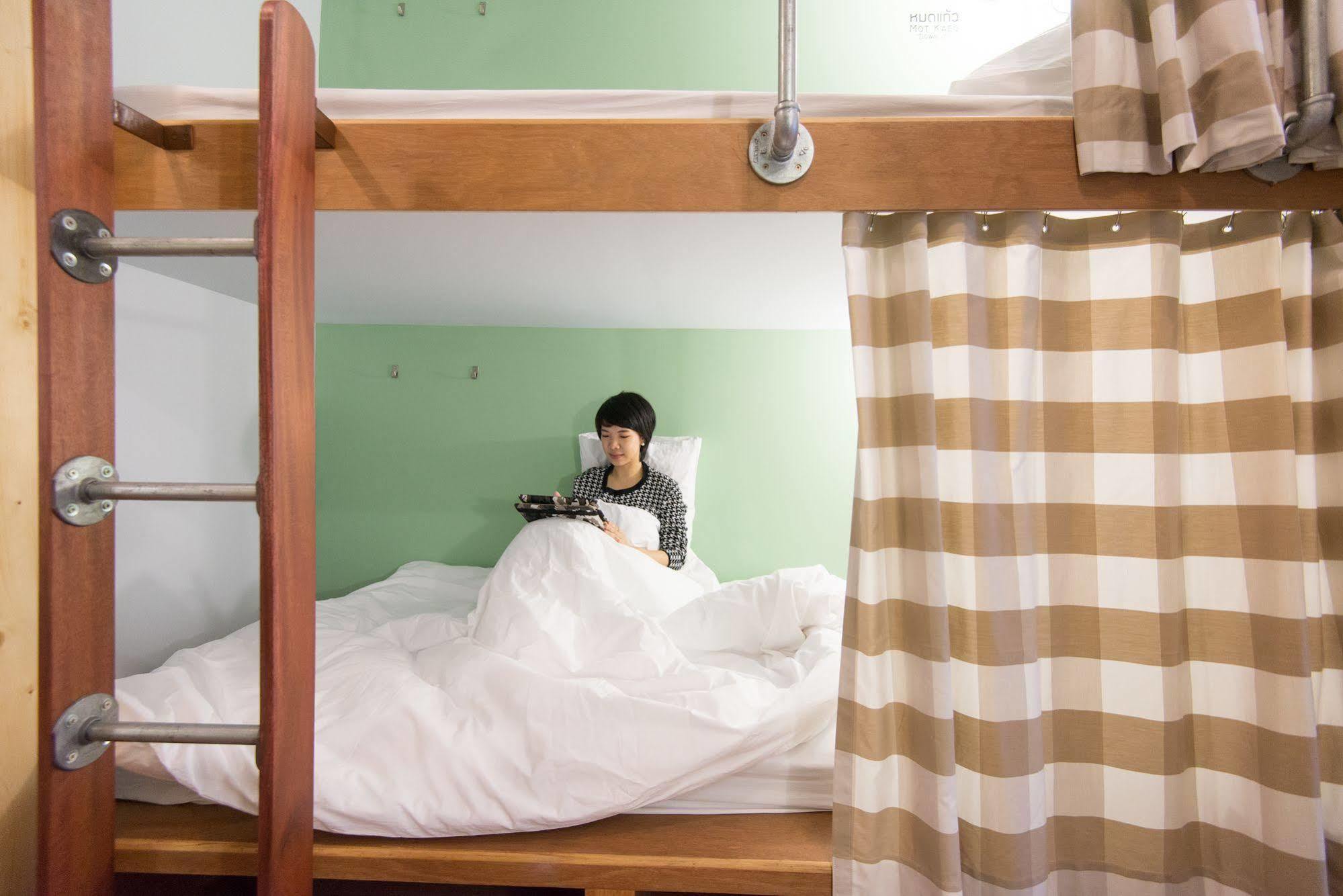 Barn & Bed Hostel Bangkok Esterno foto
