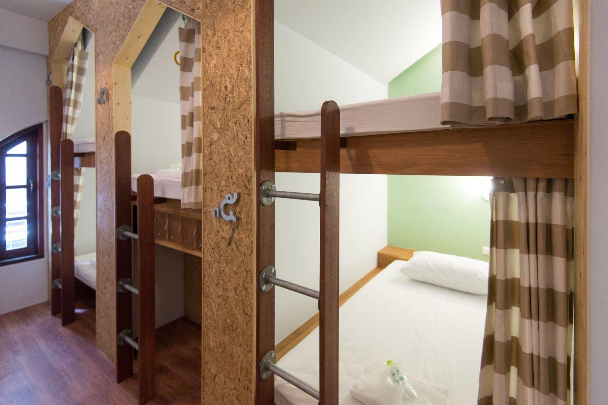 Barn & Bed Hostel Bangkok Esterno foto