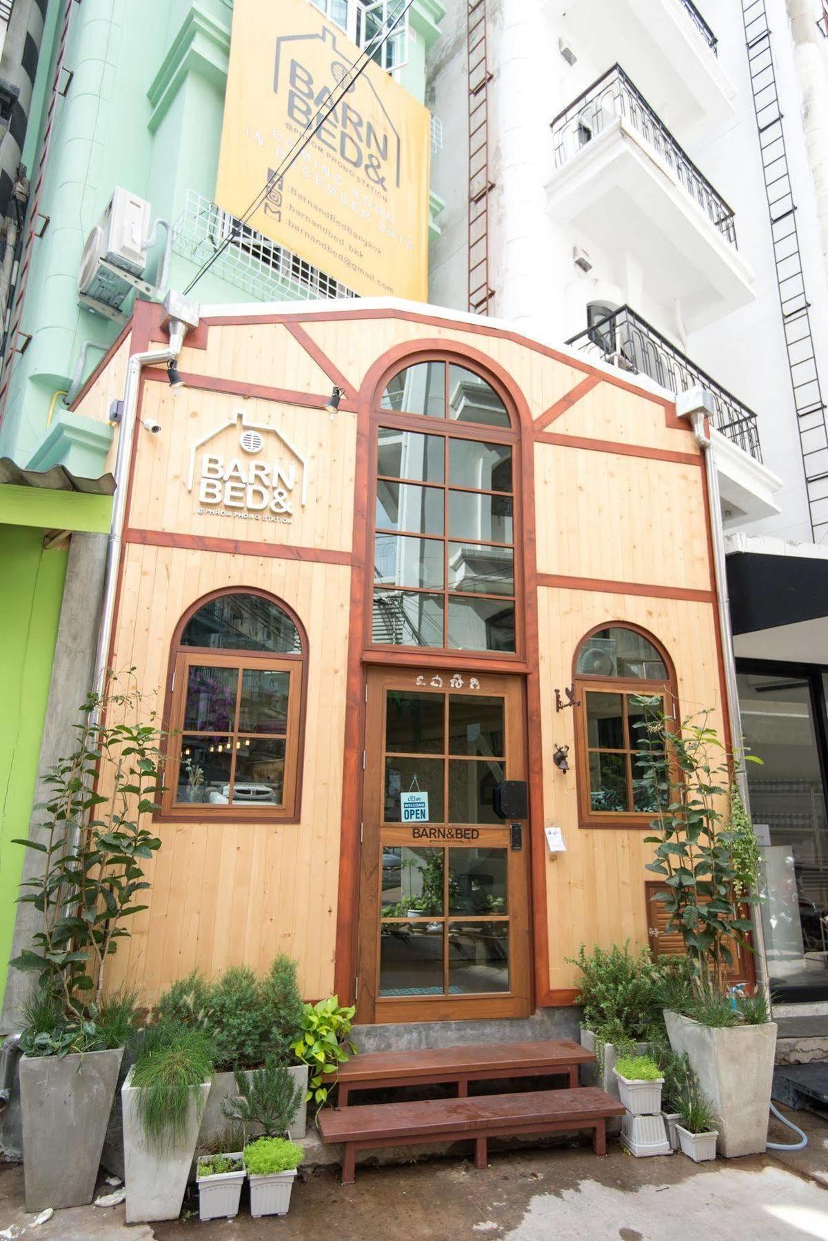 Barn & Bed Hostel Bangkok Esterno foto